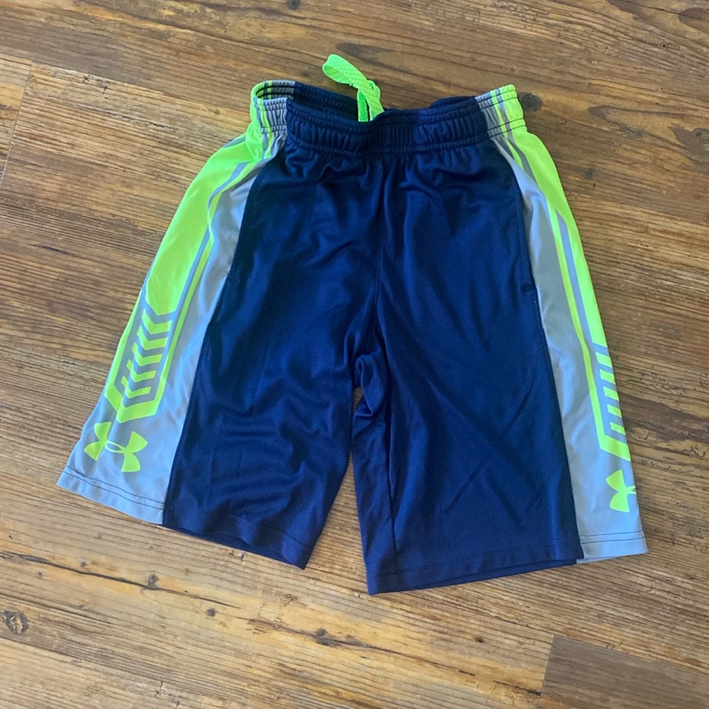 Under Armour Shorts Youth Small